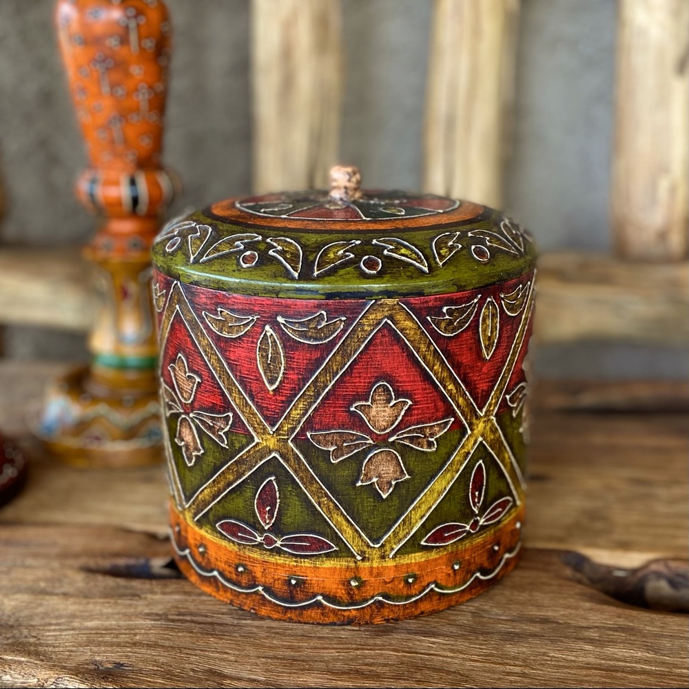 BEAUTIFUL ORNATE CANISTER (Decorative-Does not open)